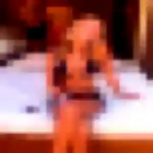 Belle Nelly, 31 ans à Broût-Vernet - voir sa photo