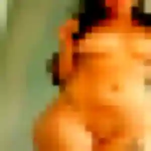 Ariane, femme de 34 ans propose plan cul à Castelmayran