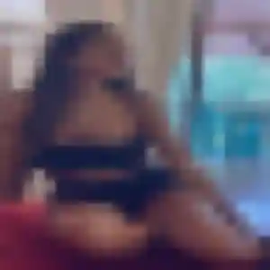 Rejoins Elvire, 35 ans à Chessy en privé