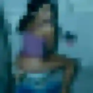 Emmanuelle, femme de 34 ans veut plan cul à Clermont-Ferrand