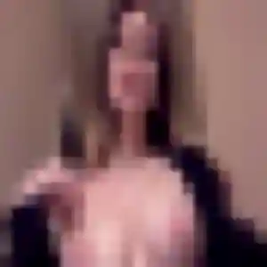 Belle Emmanuelle, 29 ans à Coray - voir sa photo