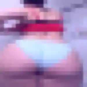 Lena, 36 ans, disponible à Coutevroult pour un plan cul