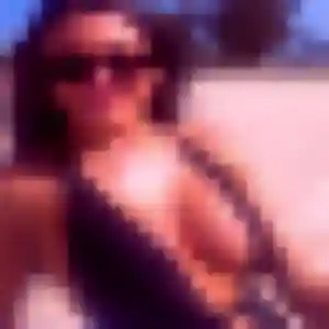 Rania, 22 ans, en ligne à Creil pour une rencontre coquine