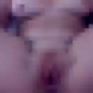 Zoe, femme de 27 ans propose plan cul à Douzy