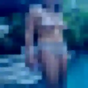 Zineb, 27 ans, connectée à Edern pour un plan cul