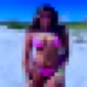 Lina, 26 ans, en ligne à Fleury pour une rencontre coquine