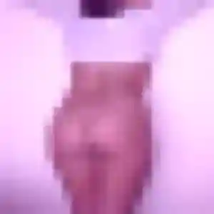 Flore, 24 ans, connectée à La Couronne pour une rencontre coquine