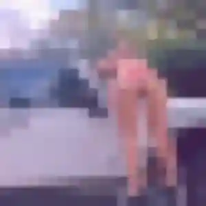 Contacte Anne, 23 ans à Landas en privé