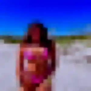 Siham, 28 ans, dispo pour plan cul à Lanvéoc