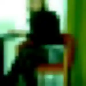 Regine, 24 ans, en ligne à Largeasse pour une rencontre coquine