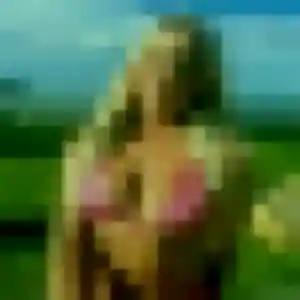 Photo de Julie à Laroque-Timbaut (43 ans) - plan cul gratuit