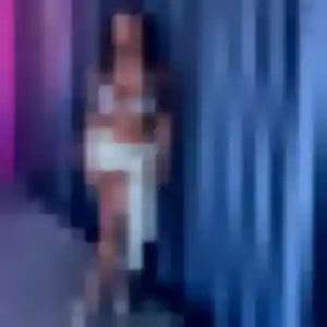 Karine, 26 ans, disponible à Les Gonds pour un plan cul