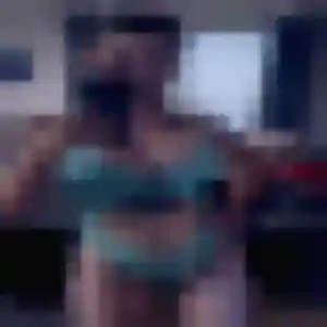 Odette, 24 ans, connectée à Martigues pour une rencontre coquine