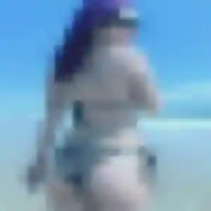 Karine, 36 ans, en ligne à Meslan pour une rencontre coquine