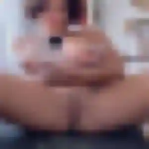 Sarah, 25 ans, connectée à Olivet pour une rencontre coquine