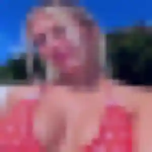 Rencontre Melodie, 25 ans à Pléchâtel en privé