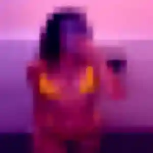 Giulia, fille de 31 ans propose plan cul à Quiestède
