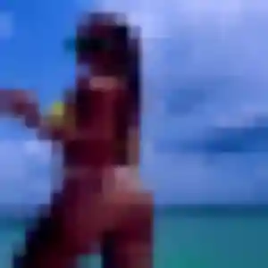 Fanny, 22 ans, connectée à Rexpoëde pour une rencontre coquine