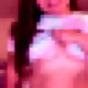 Contacte Daniela, 28 ans à Reyniès en privé