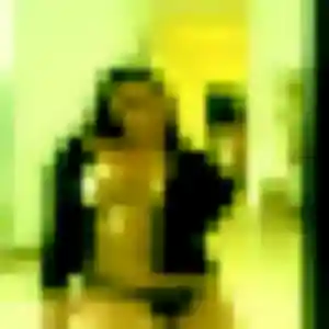 Rejoins Valerie, 29 ans à Roanne gratuitement