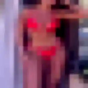 Roxane, 34 ans, disponible à Roannes-Saint-Mary pour une rencontre coquine