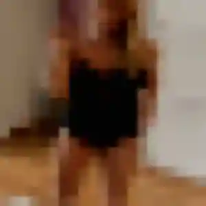Virginie, 34 ans, disponible à Saint-Barthélemy-Lestra pour un plan cul