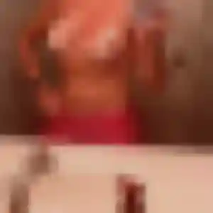 Oriane (37 ans) à Saint-Clet cherche un plan cul ce soir