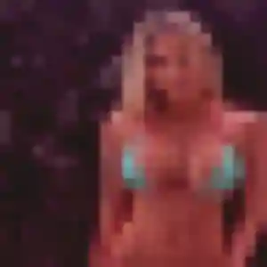 Photo de Cecile à Trélévern (37 ans) - plan cul gratuit