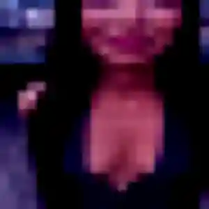 Lamia, 27 ans, en ligne à Valframbert pour un plan cul