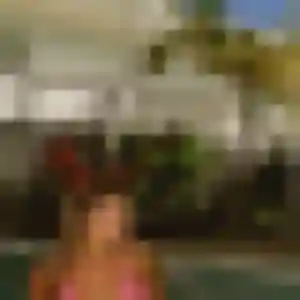 Rejoins Dina, 24 ans à Valravillon en privé
